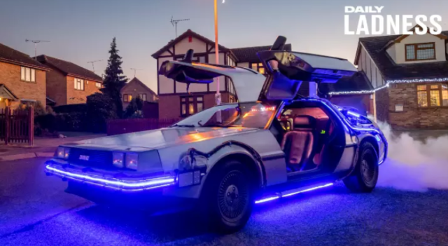 Tata przebudował samochód DeLorean w model z „Powrót do